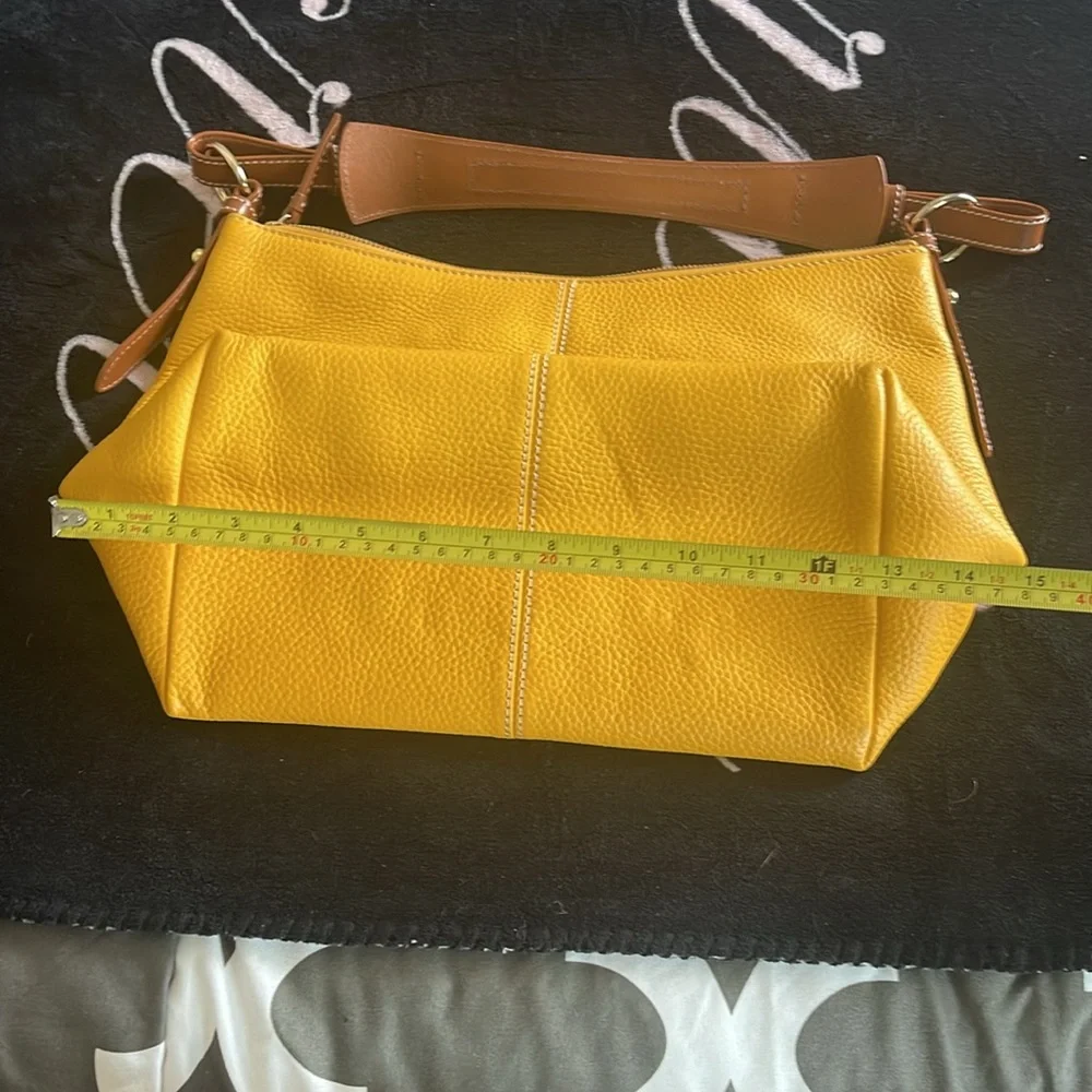 VIDEO- Dooney & Bourke mustard pebbled leather Shoulder Bag